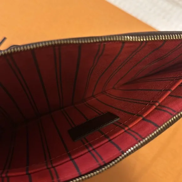 Damier Louis Vuitton cerise lining. Excellent used condition. - Picture 4 of 4